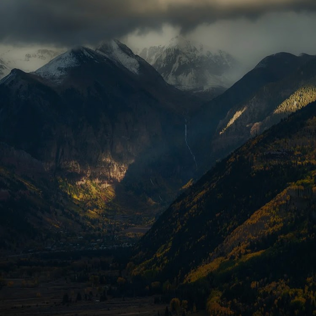  من مست توام خانه و کاشانه ندارم من عاشقتم بی تو دلم جار ندارم